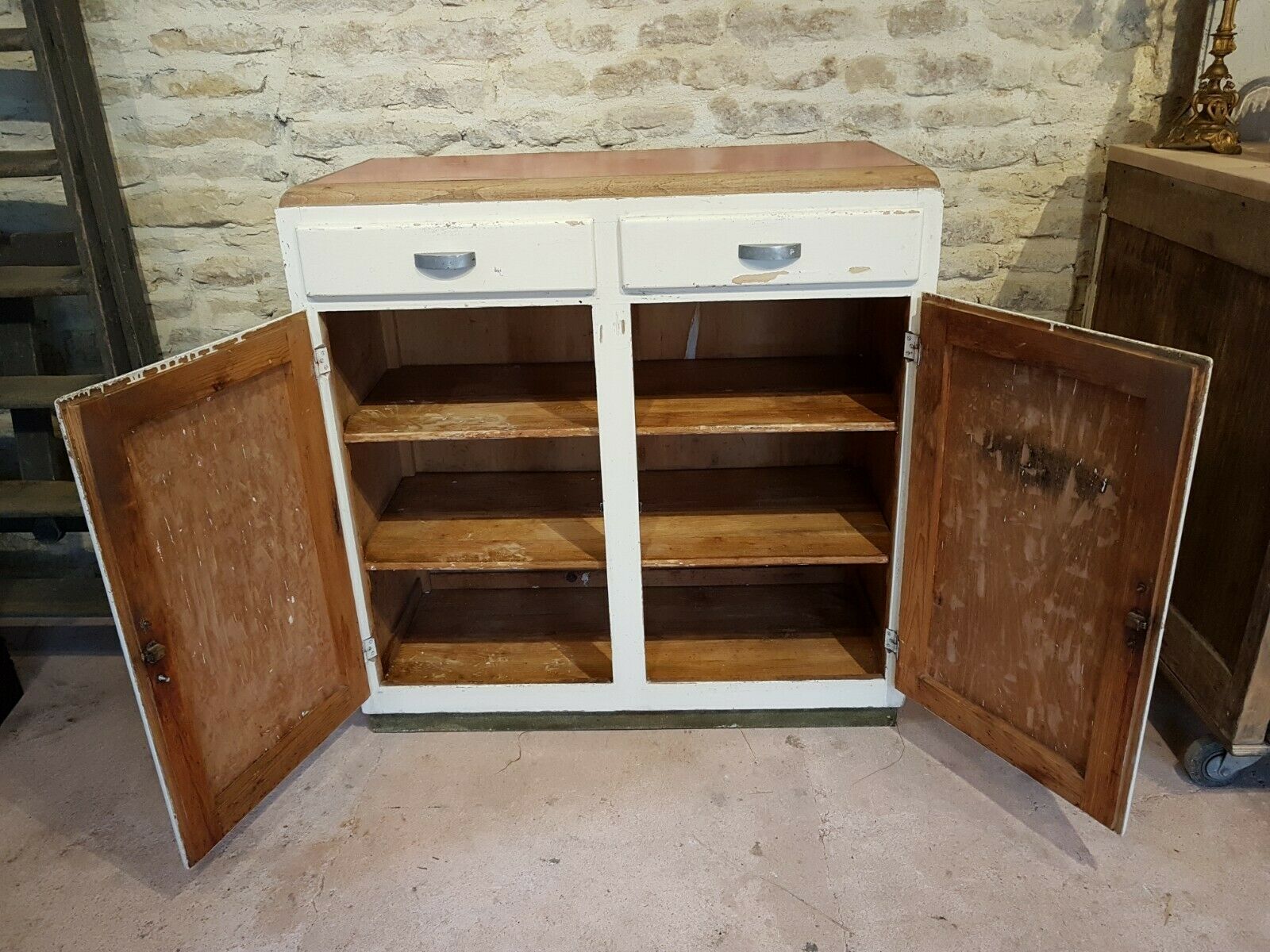 Old buffet two-door white mado