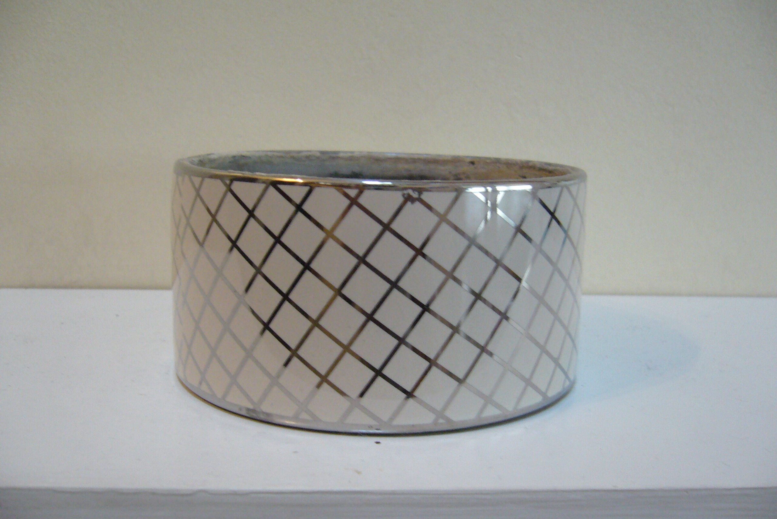 Round glazed ceramic bamboo or hyacinth pot