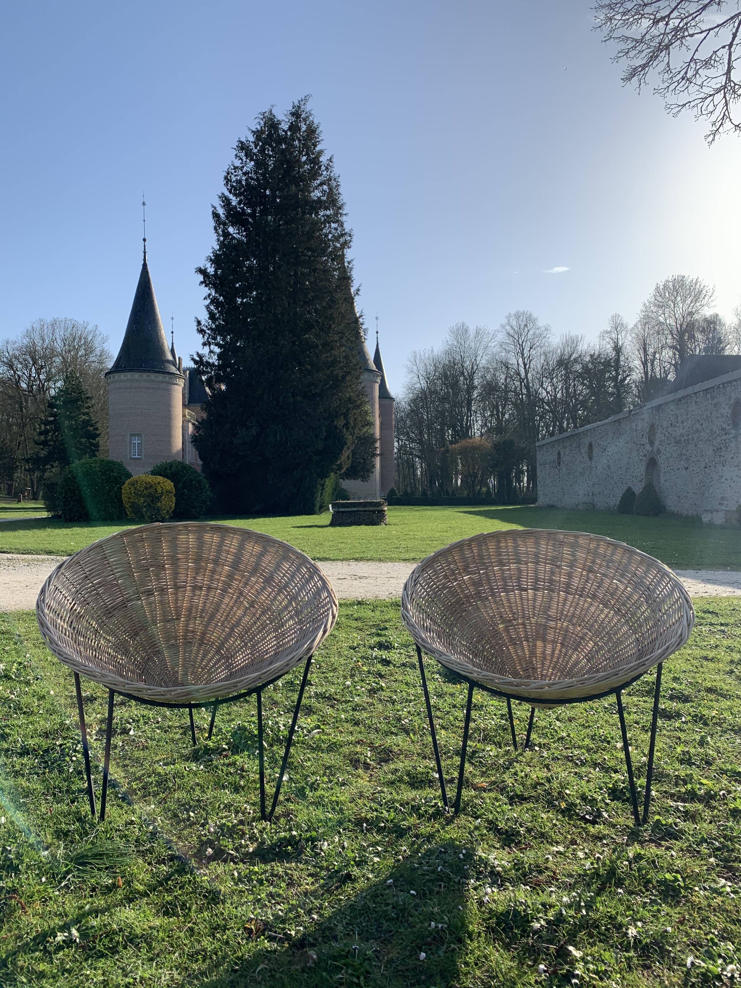 Pair of wicker armchairs