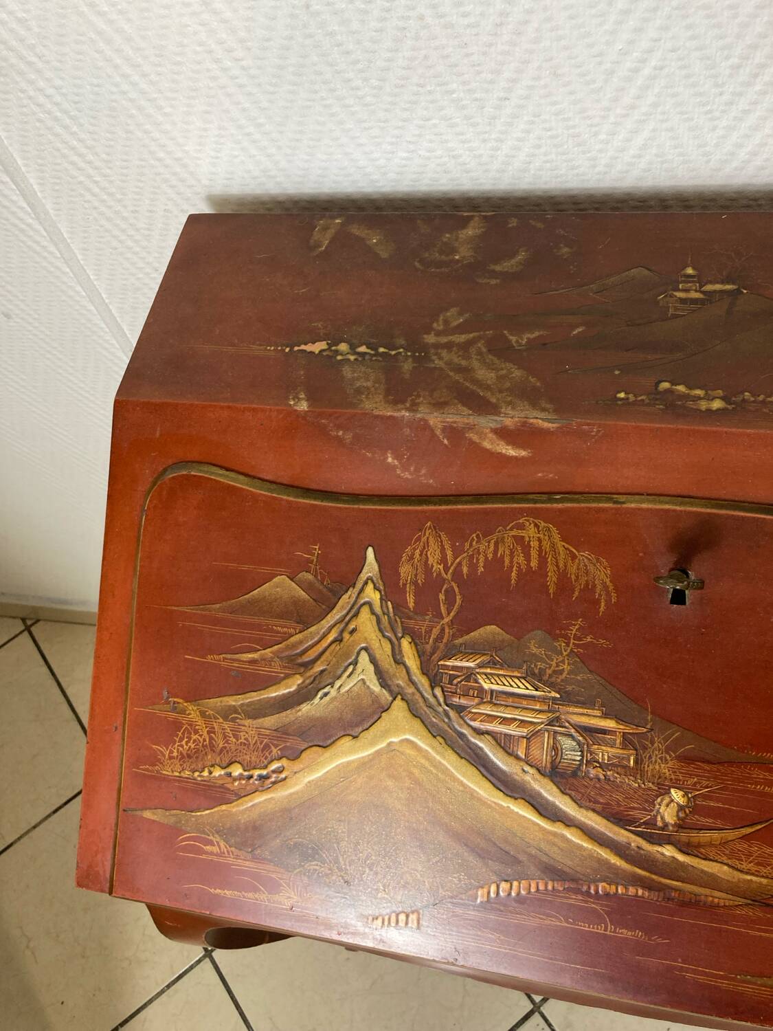 Asian style secretary