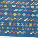 Tapis bleu à motifs berbères fait main 134x208cm