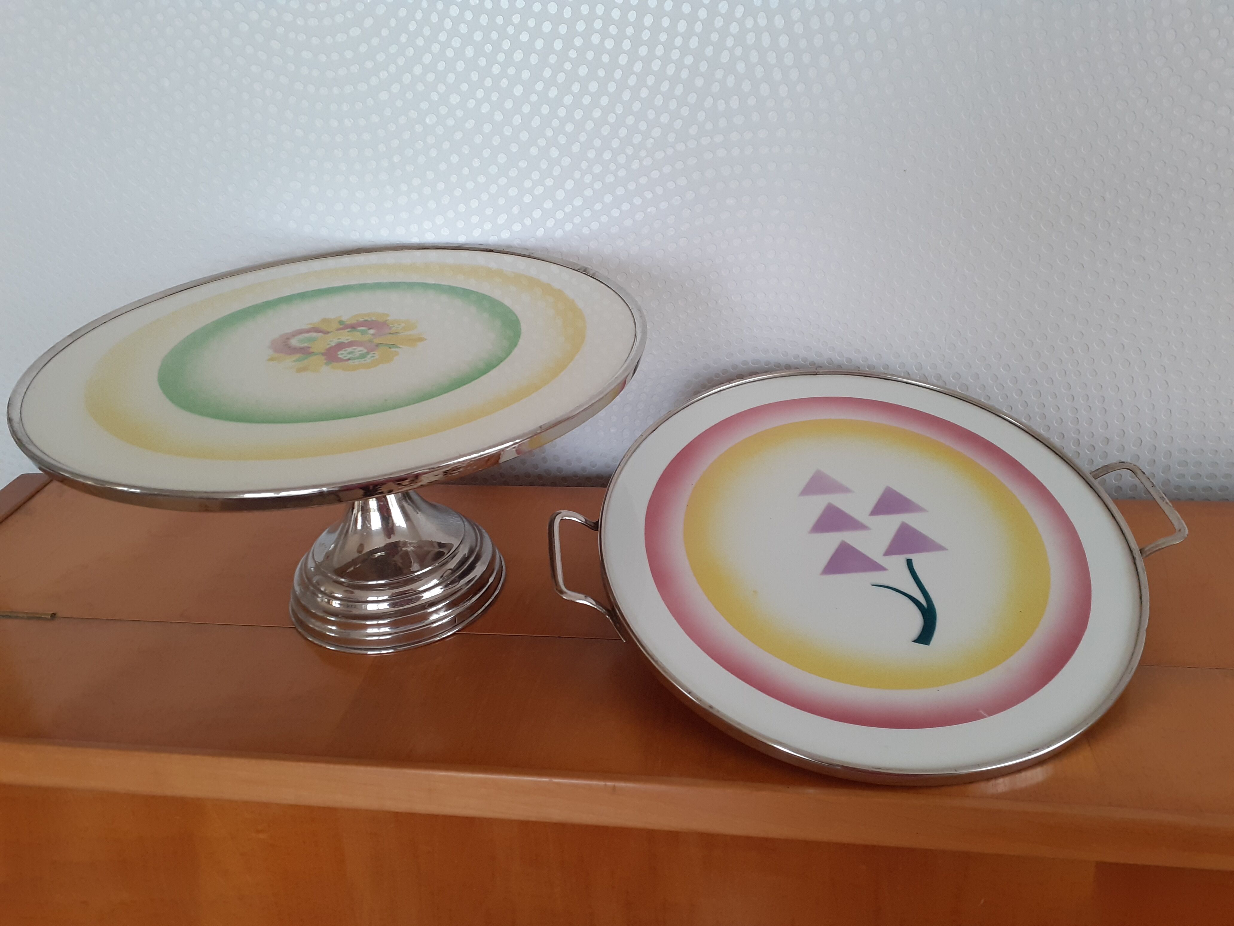 Duo of vintage cake dishes