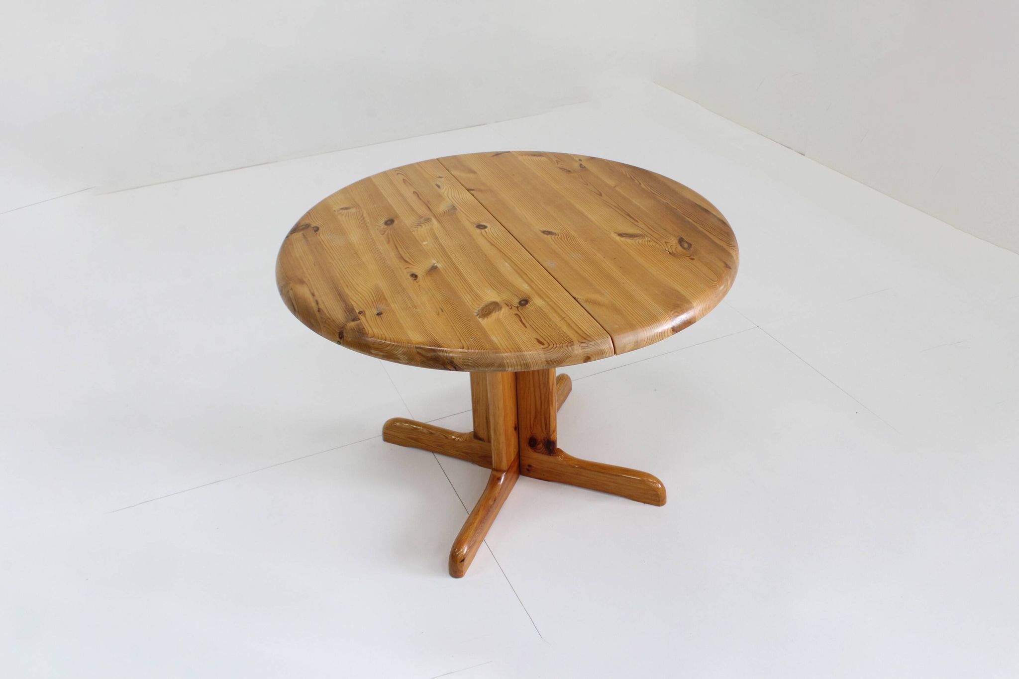 Vintage Danish round extendable dining table pine wood 1960s