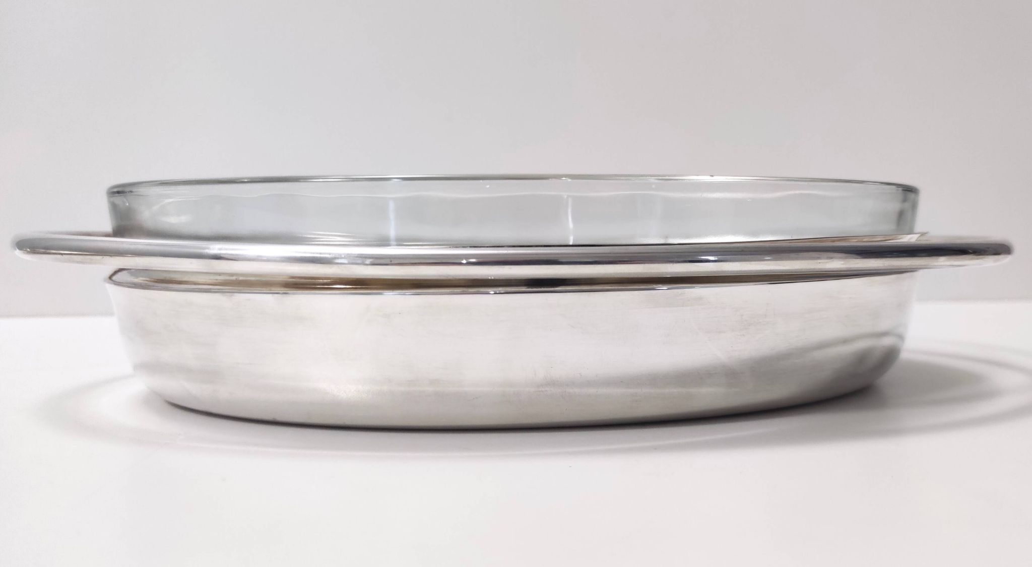 Plat à chevreuil en métal argenté avec cocotte en verre Pyrex de Sabattini, Italie