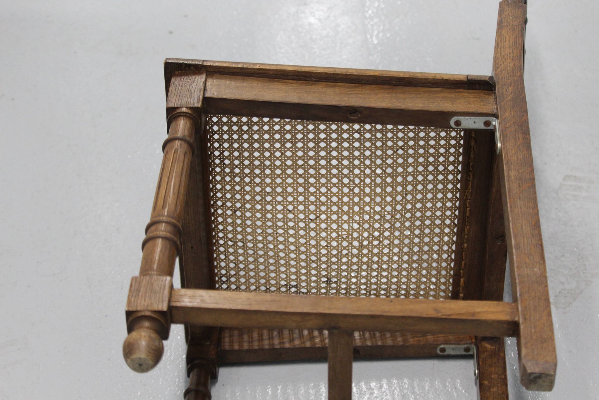 Paire de chaises cannées en bois