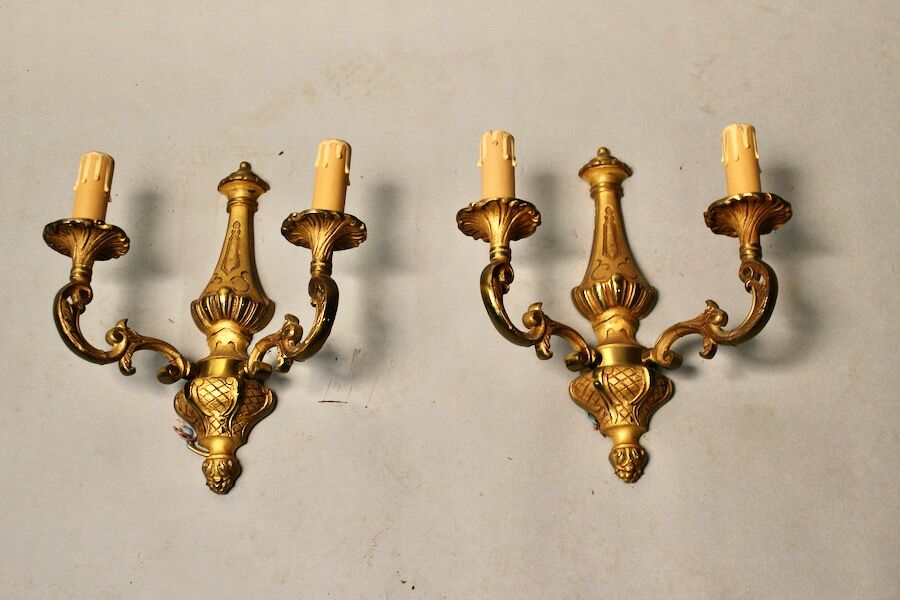 Paire d'appliques en bronze de style Louis XV