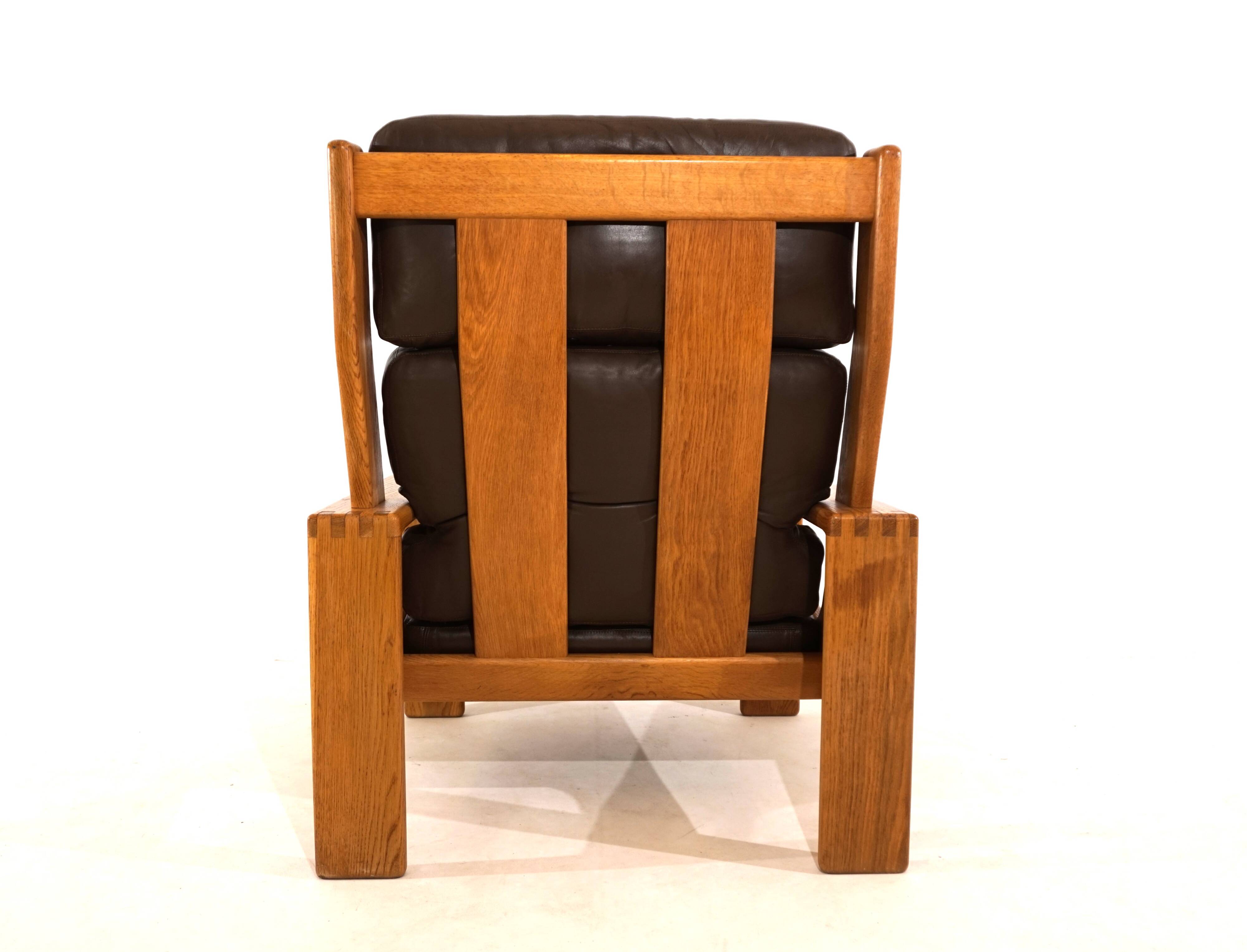 Fauteuil en cuir marron à dossier haut Asko Bonanza par Esko Pajamies