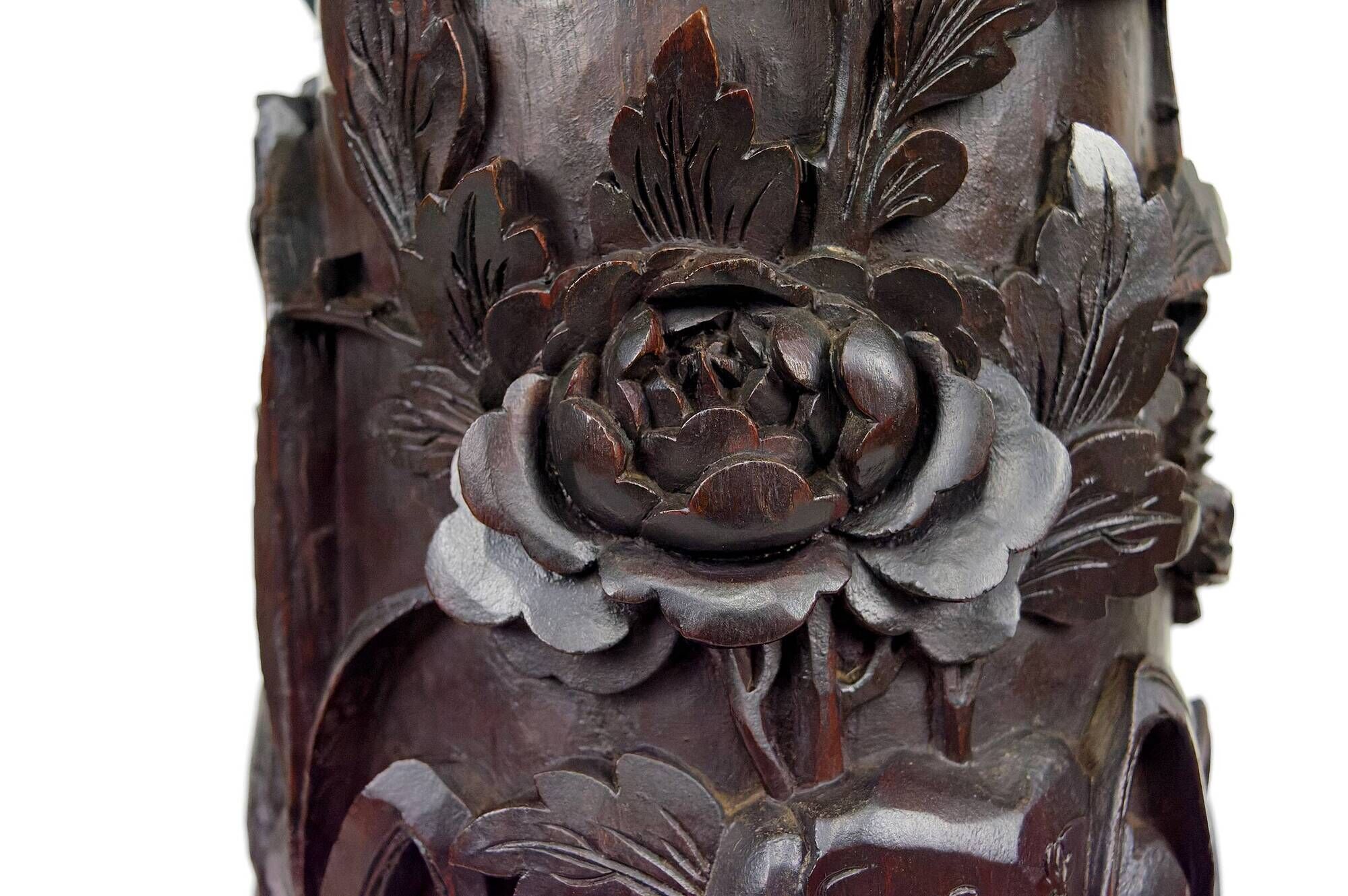 Important high Asian column / saddle in carved wood, circa 1880, Indochina