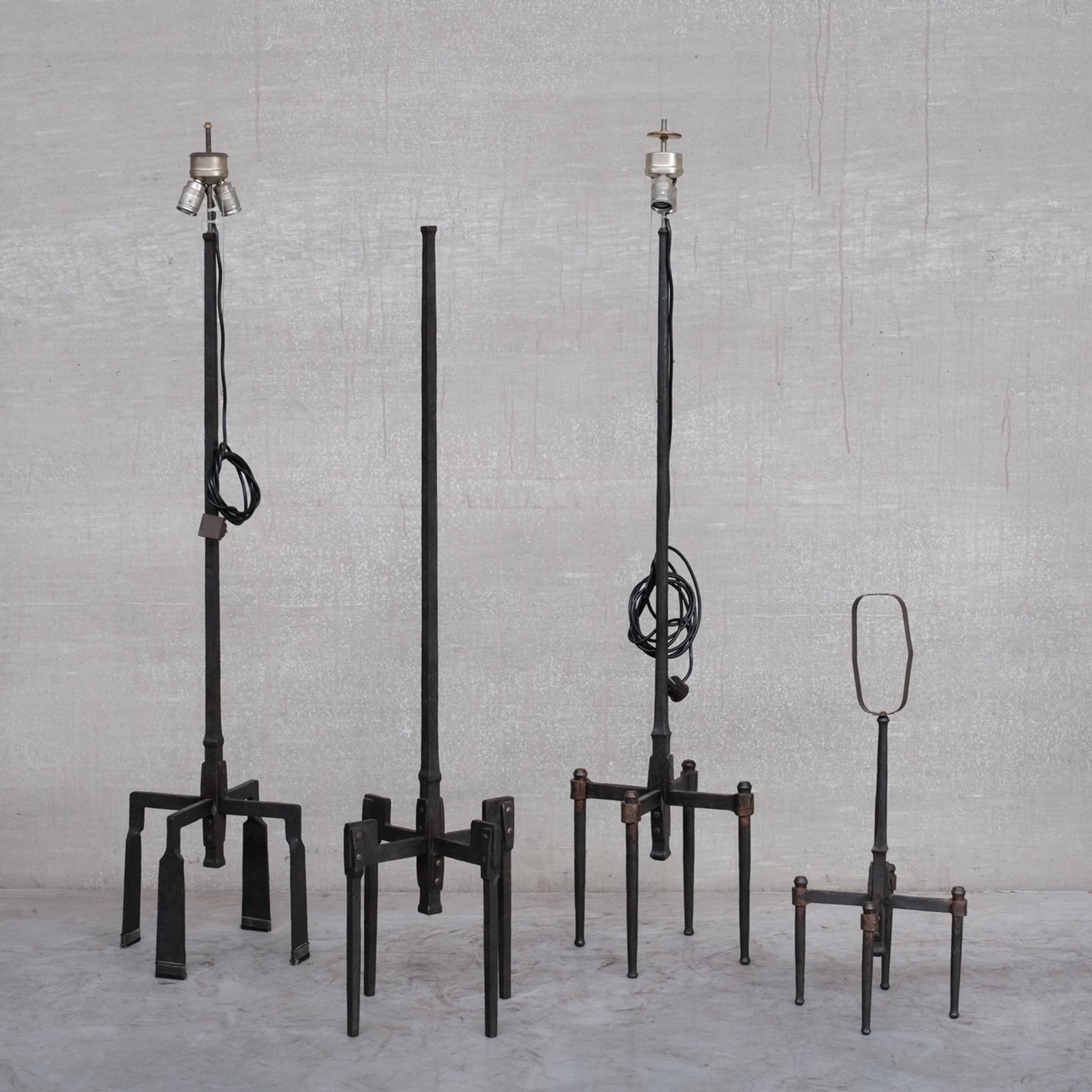 Lot de 4  lampadaires brutaliste en fer