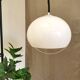 Suspension Meblo blanche vintage : luminaires italiens des années 1970, inspirés de l'ère spatiale.