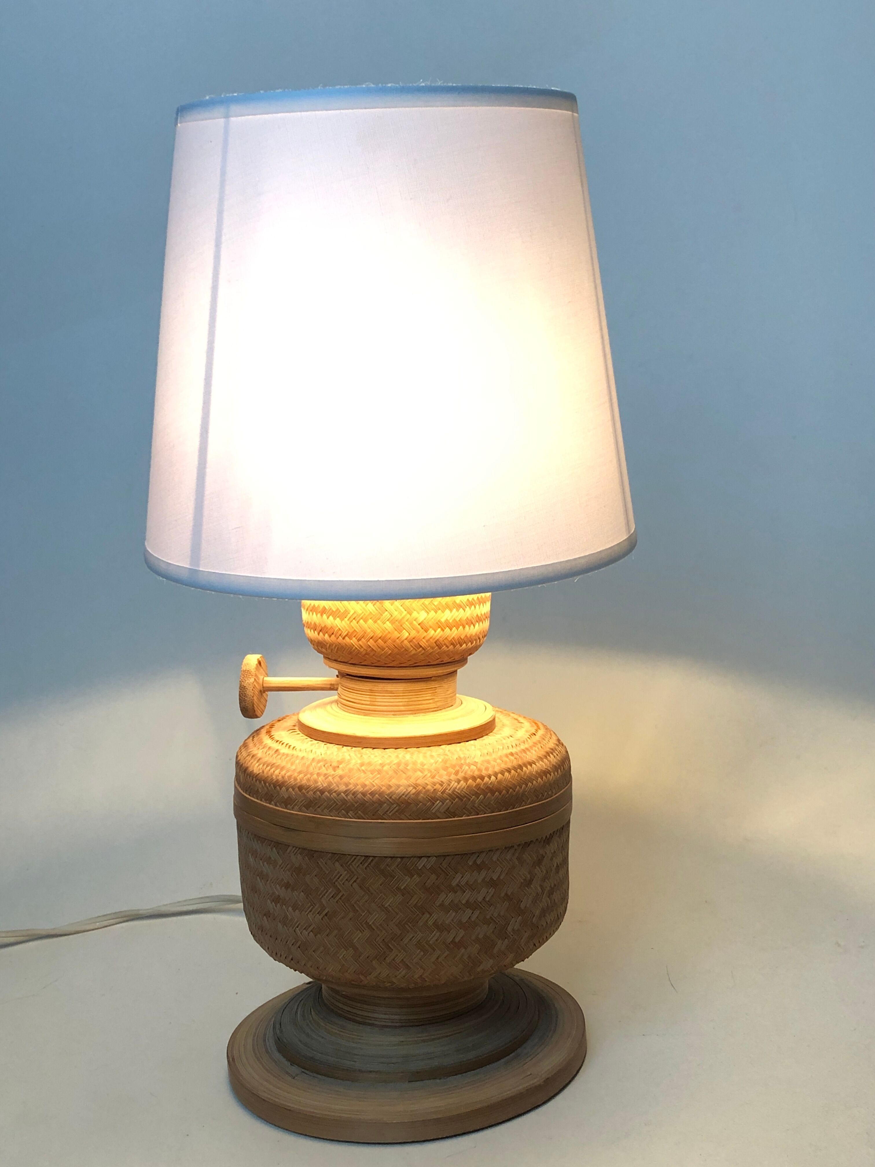 Braided wicker lamp