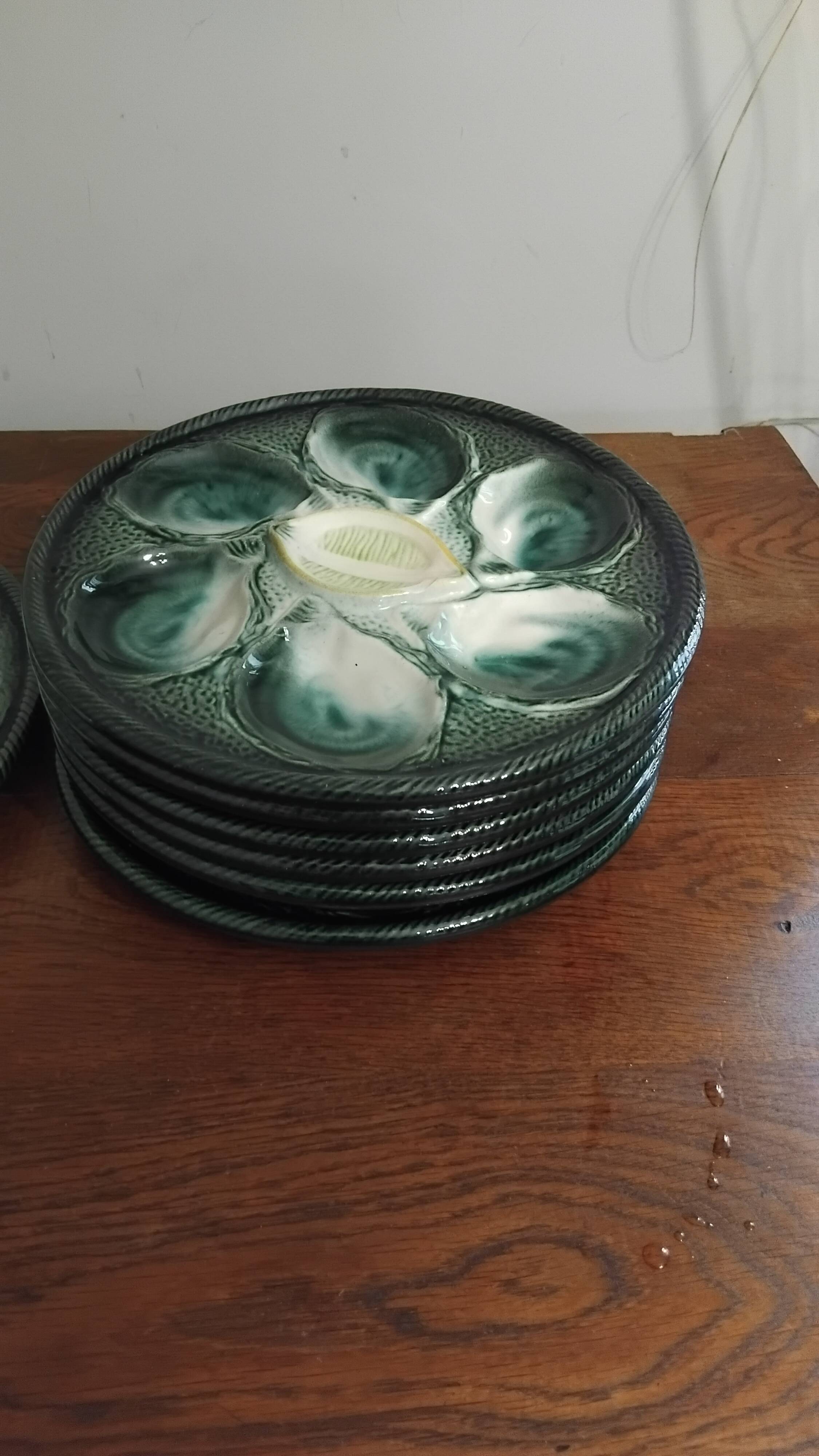 Set of six oyster plates and a Saint Clément dish.