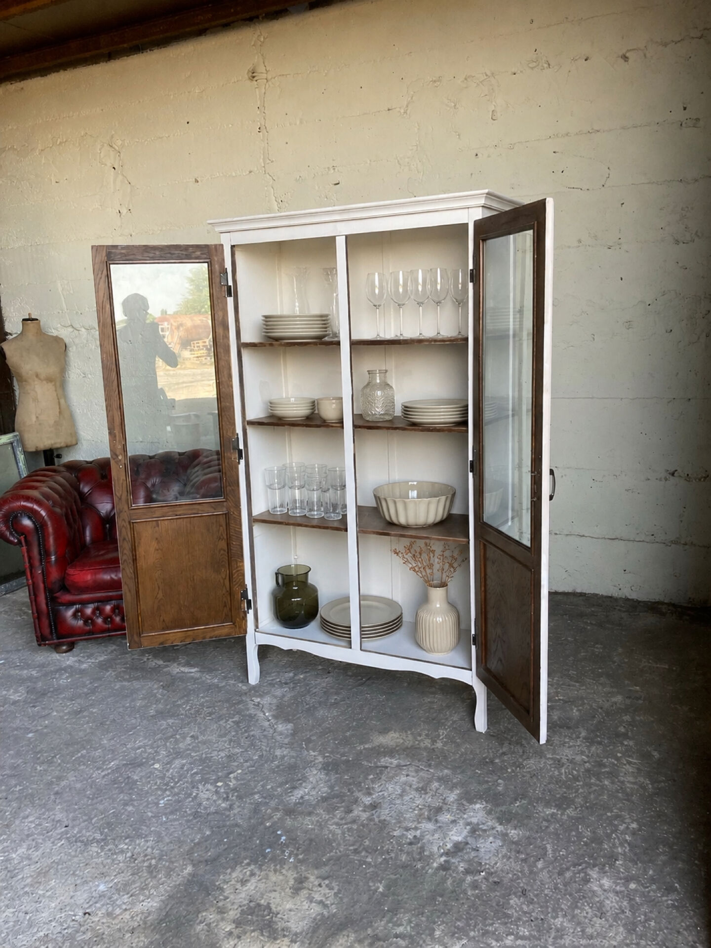 Glass cabinet