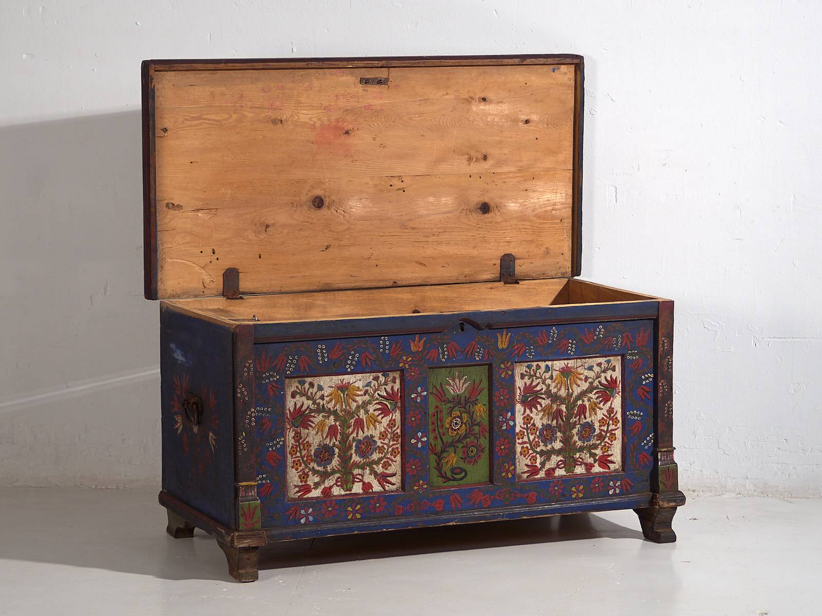 Antique blue trunk with hand-painted floral details (c.1870) #2