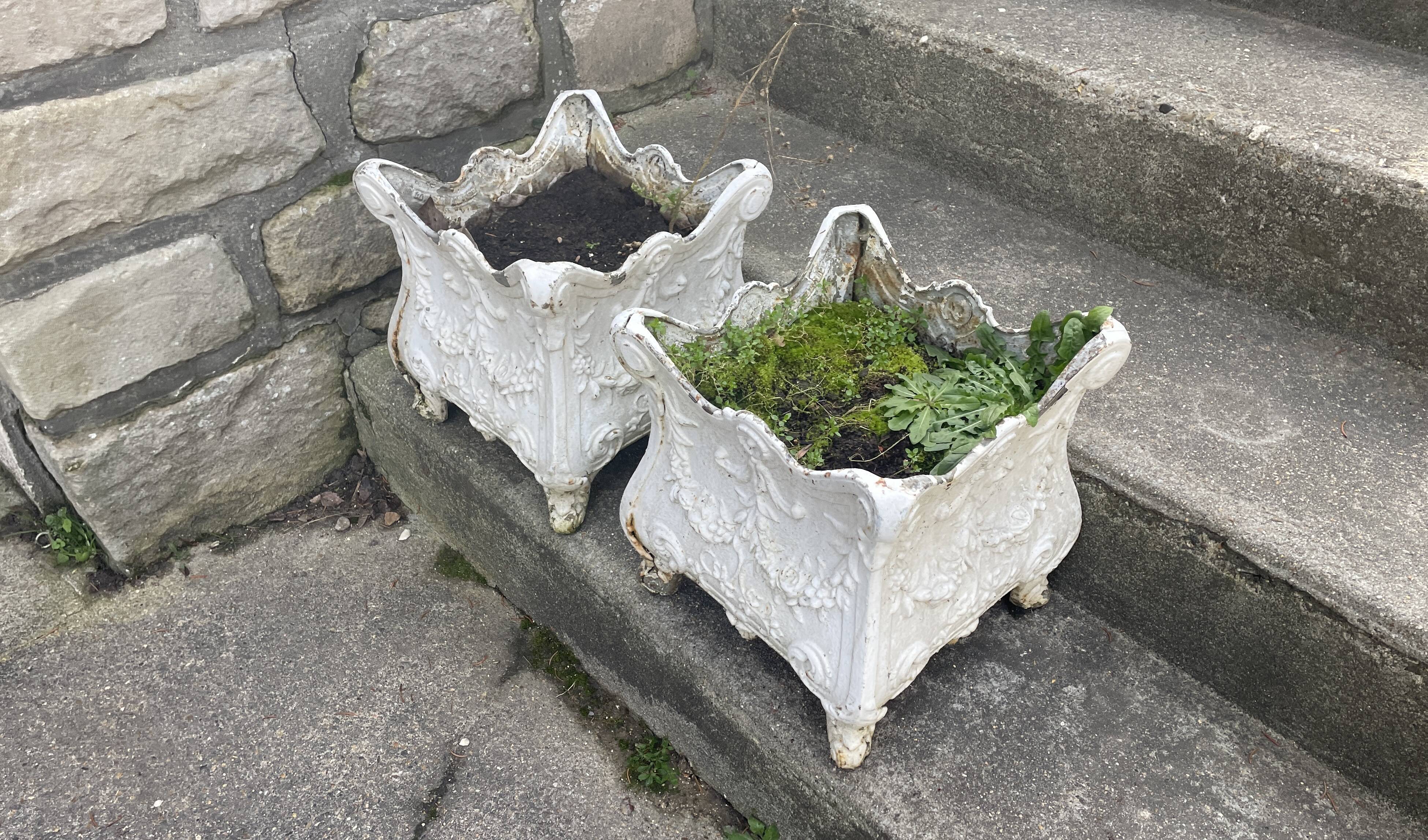 Pair of cast iron planters. Alfred Corneau Charleville around 1900