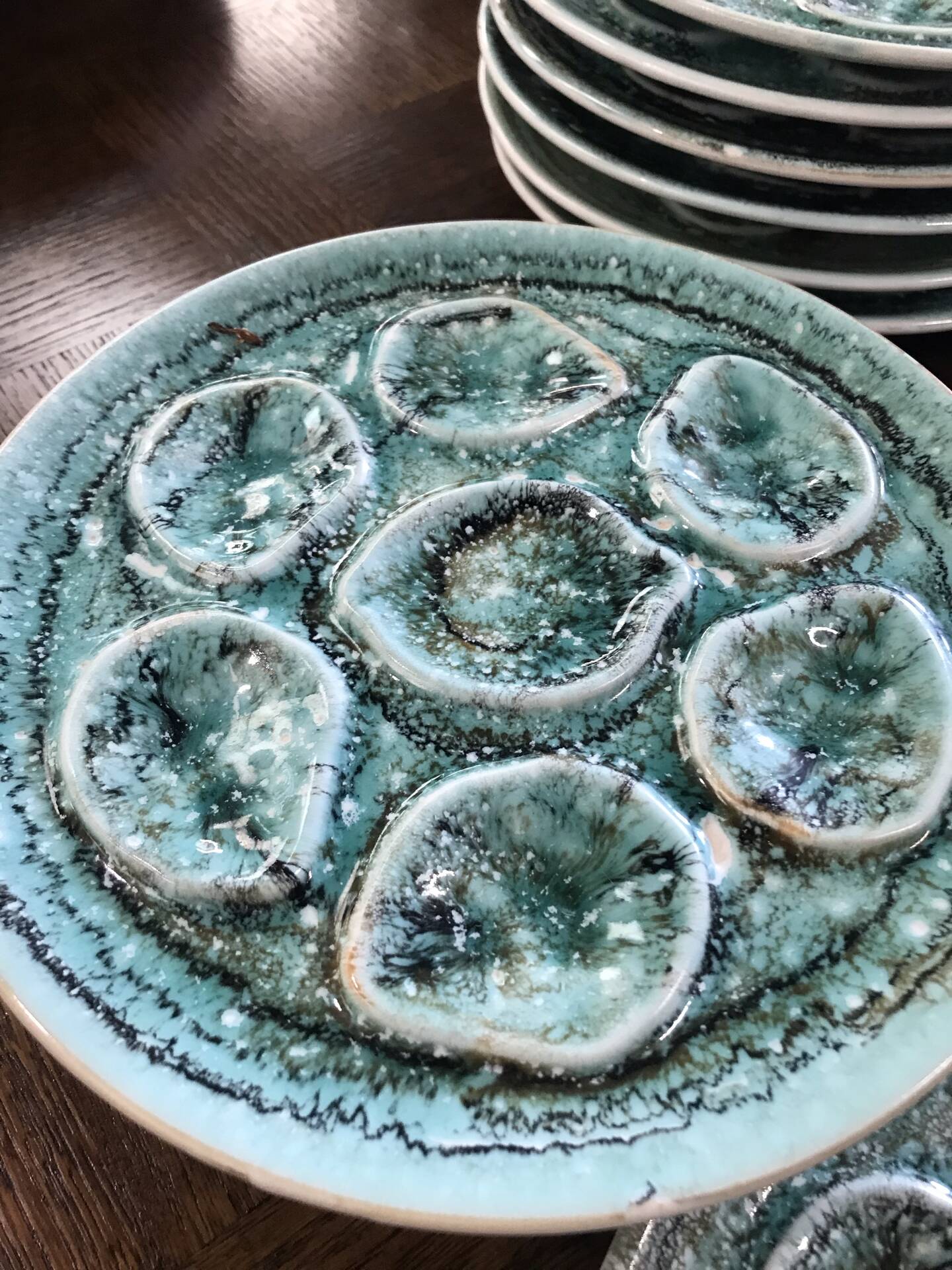 Set of 12 plates and an oyster dish or other in majolica.