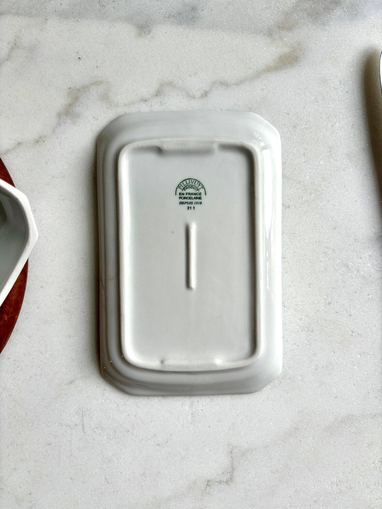 Beurrier Pillivuyt en porcelaine blanche