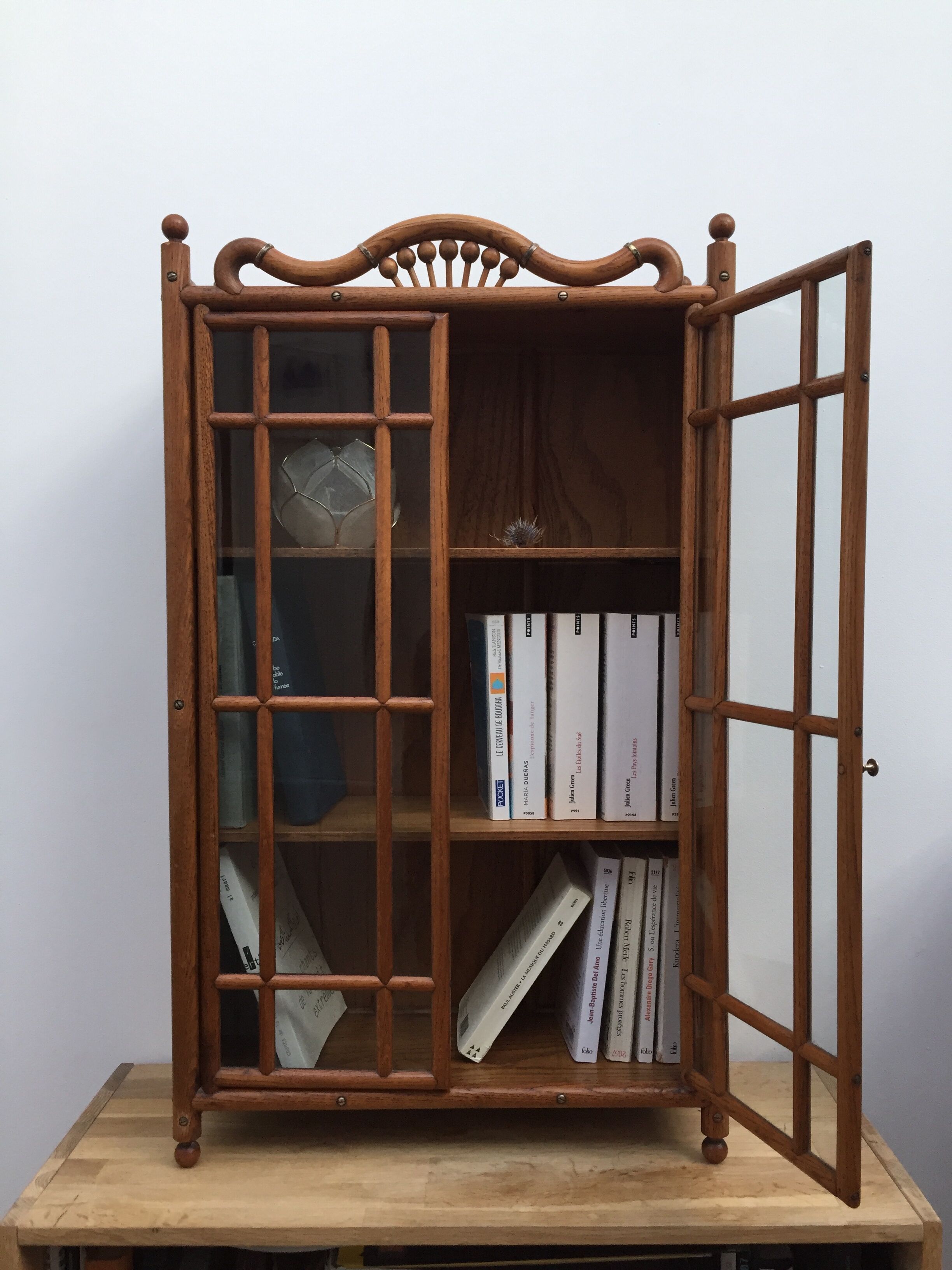 old window to be placed or hung
