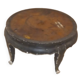 Lacquered coffee table with Asian influence