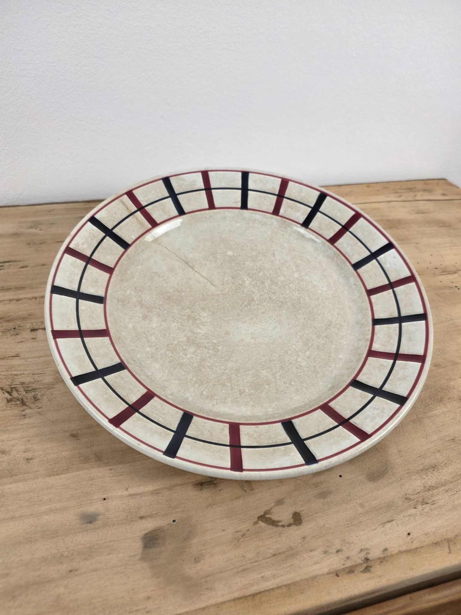 Plat de présentation rond Lou Basquez manufacture Saint-Amand