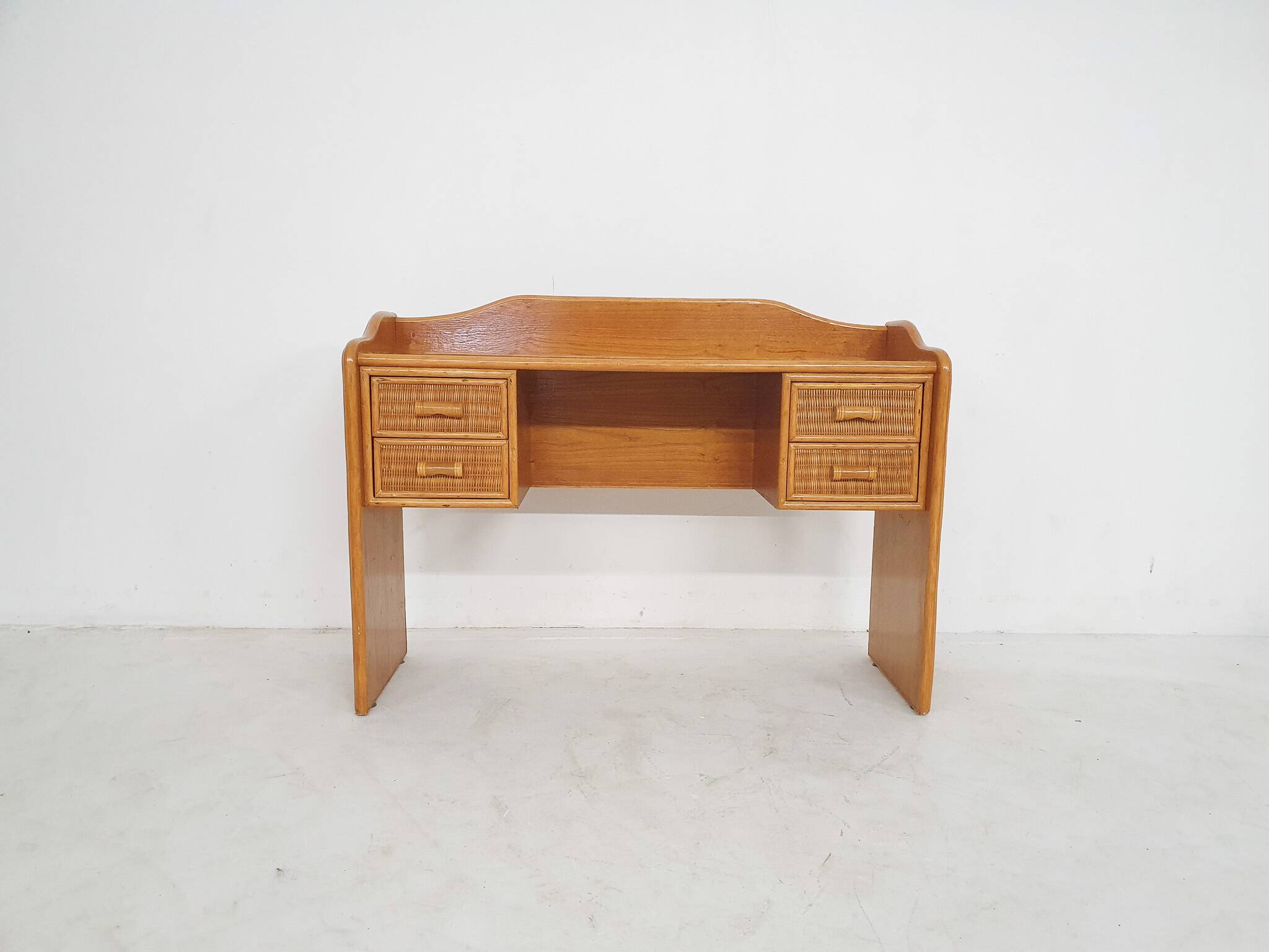 Coiffeuse ou bureau en rotin des années 70, Pays-Bas