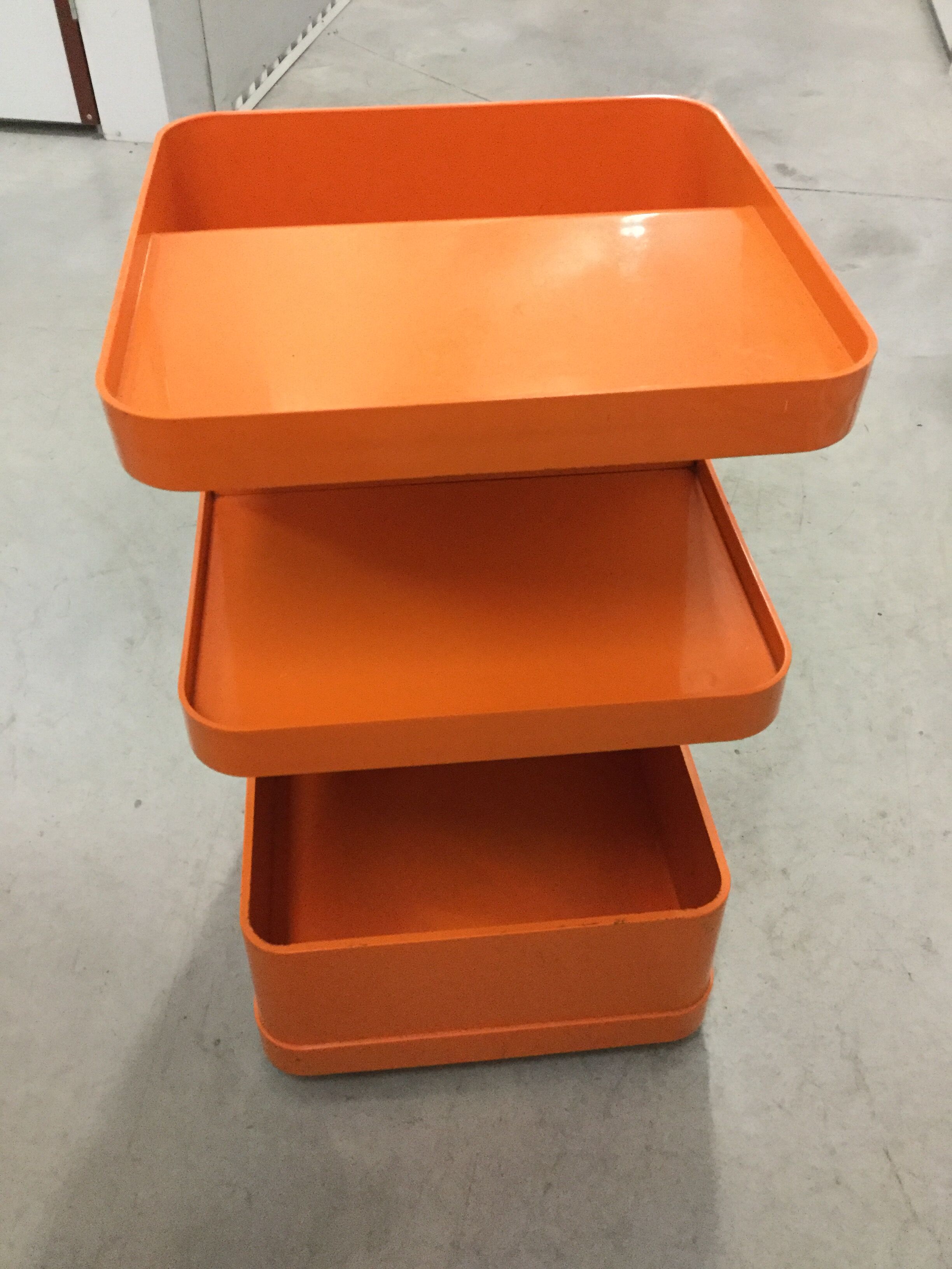 Serving table Marcello Siard