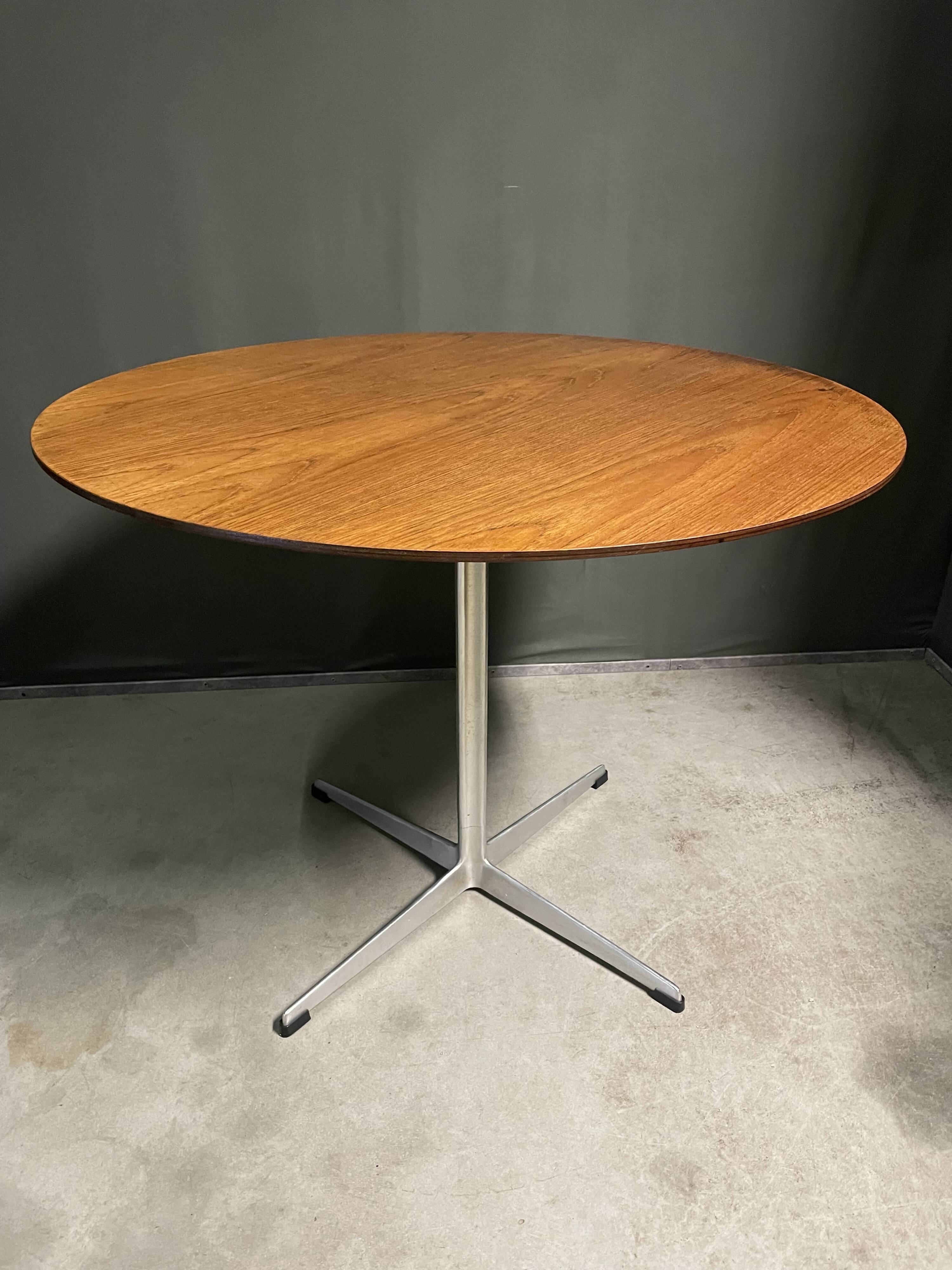 VERY RARE CANNELÉE BASE DINING TABLE BY ARNE JACOBSEN, Fritz Hansen, 1960s