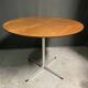 TABLE À MANGER À BASE CANNELÉE TRÈS RARE ARNE JACOBSEN, Fritz Hansen, ANNÉES 1960