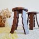 Paire de tabourets en bois - chevets brutalistes