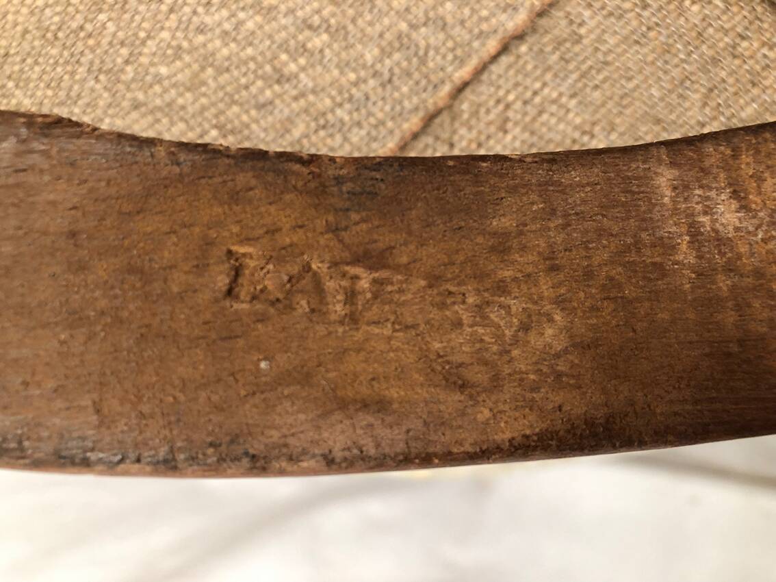 Corner armchair in carved beech, stamped jean avisse, 18th century