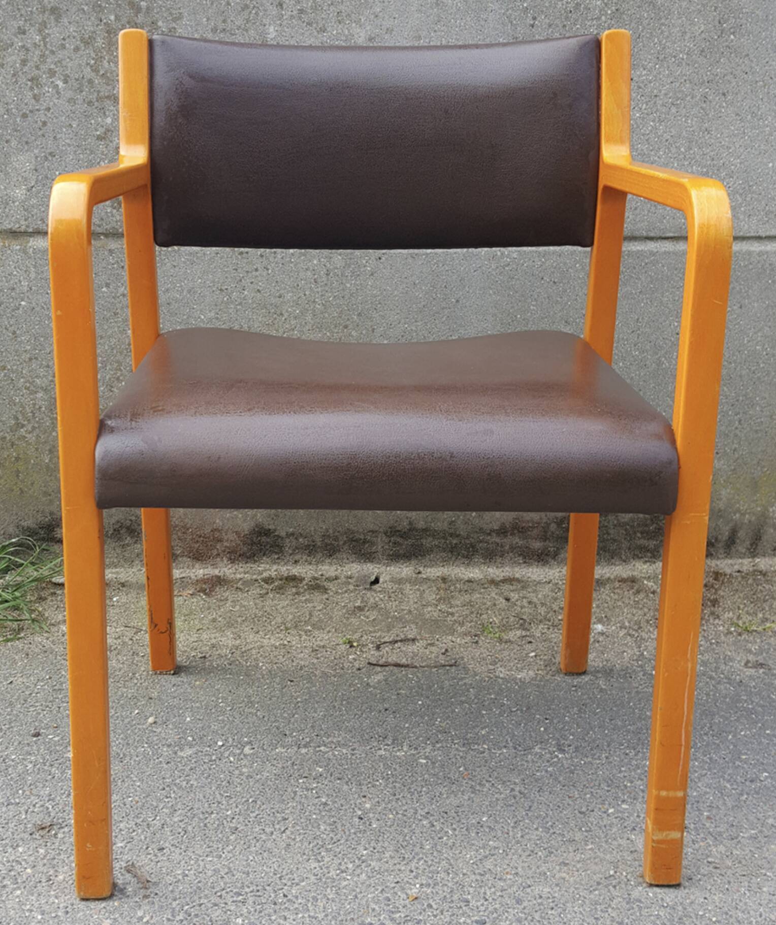 Fauteuil Wikhahn, années 60/70, bois et skaï, moderniste, vintage
