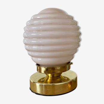 Lampe à poser globe vintage en opaline rose