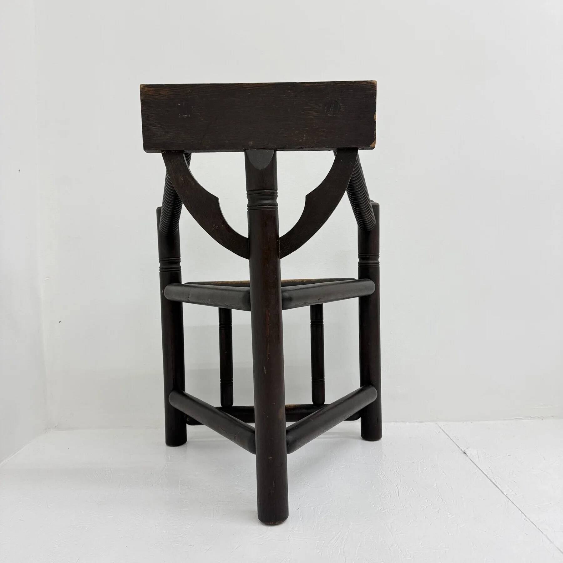 Fauteuil à bras trépied suédois en chêne massif, années 1960