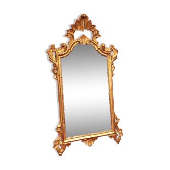 Miroir en bois doré de style rocaille