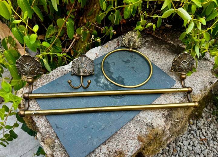 Set of bathroom hooks in Louis XV baroque style.