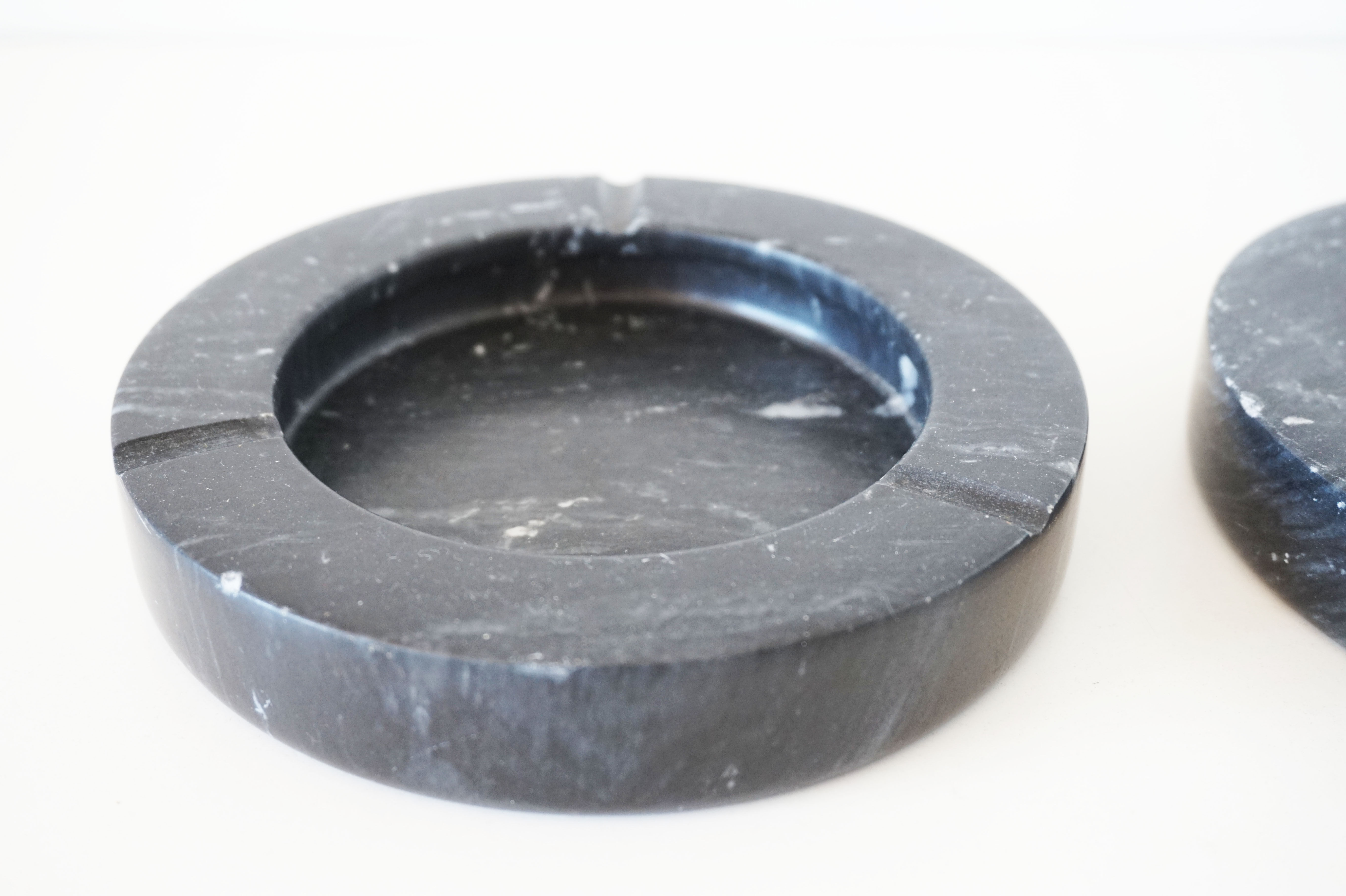 Pair of vintage ashtrays in black marble 1970