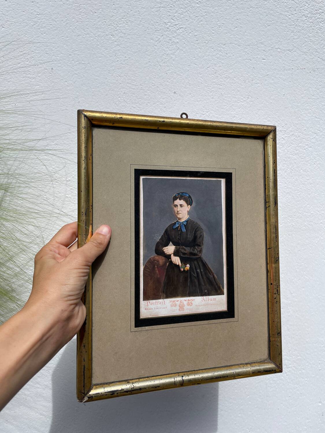 Old portrait photo of a woman