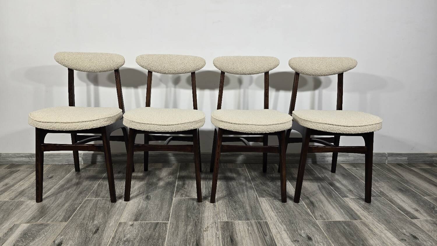 Chaises de R. Halas