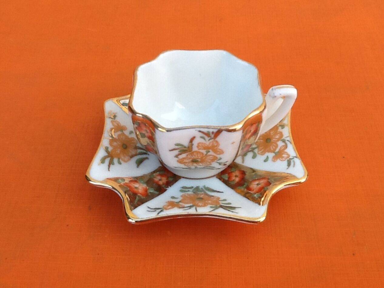 Small cup/saucer. Fine porcelain.