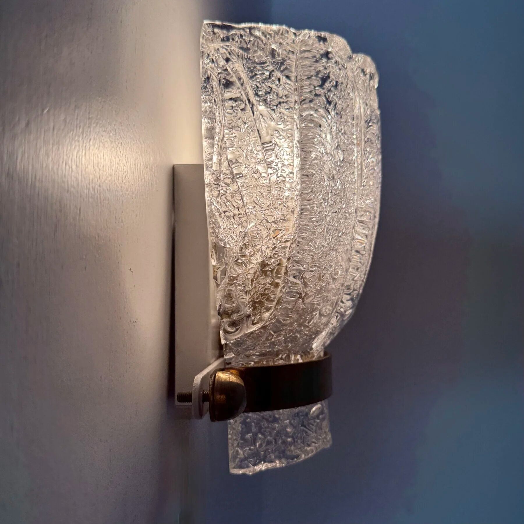 Vintage Hillebrand wall lamp ice glass with brass, 1970s Germany
