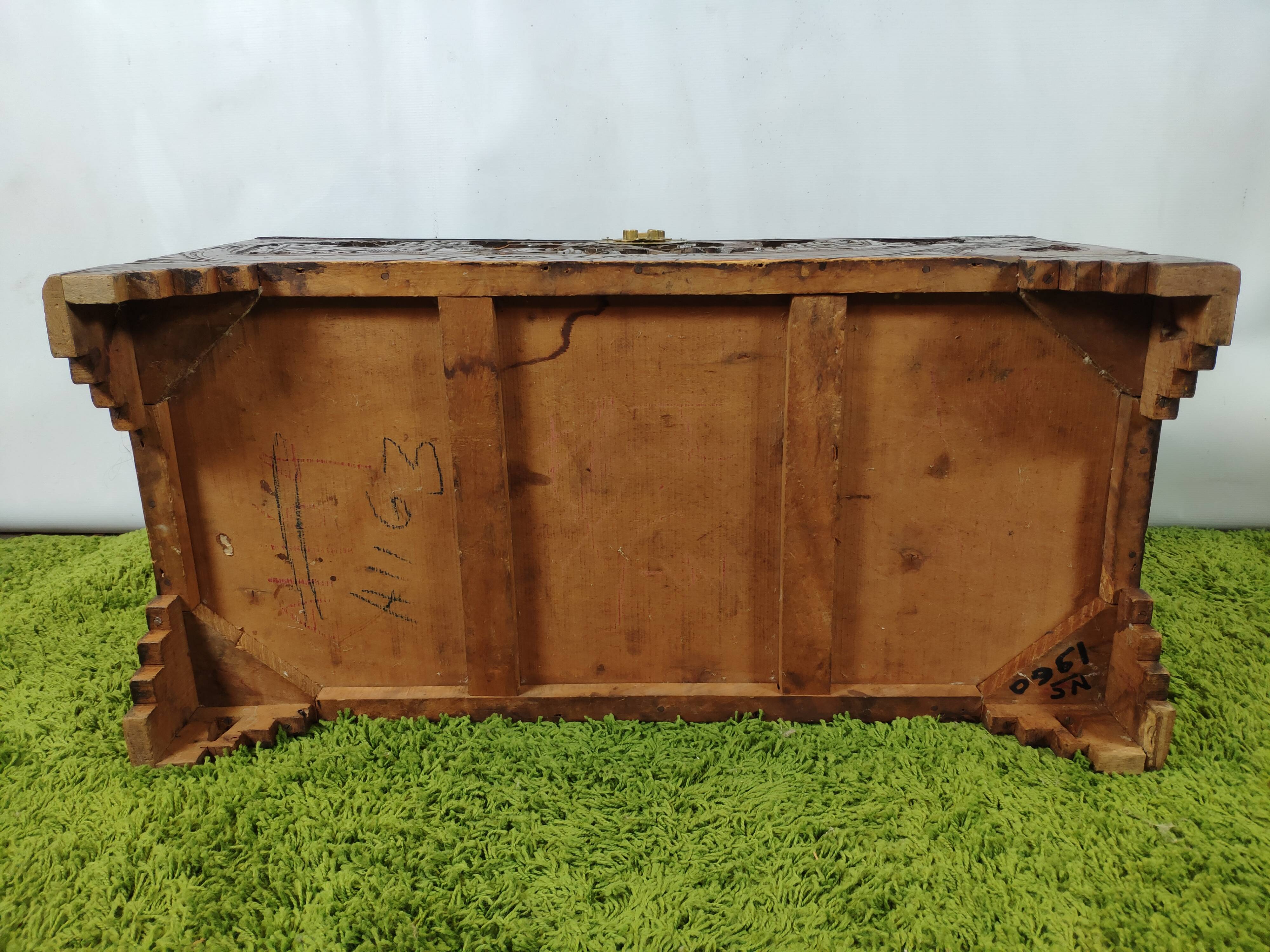 Asian-style travel trunk