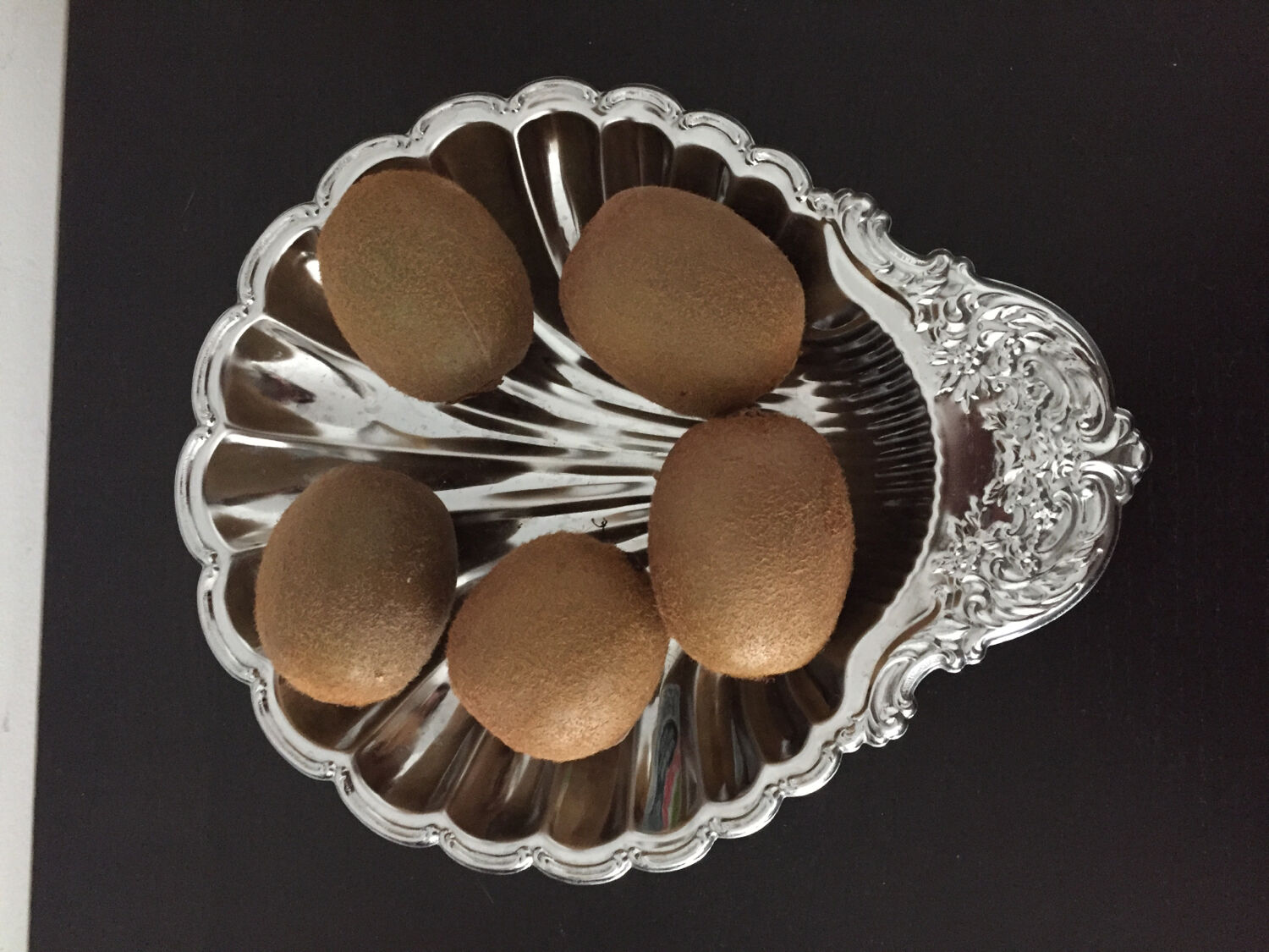 Stainless steel shell shaped dish