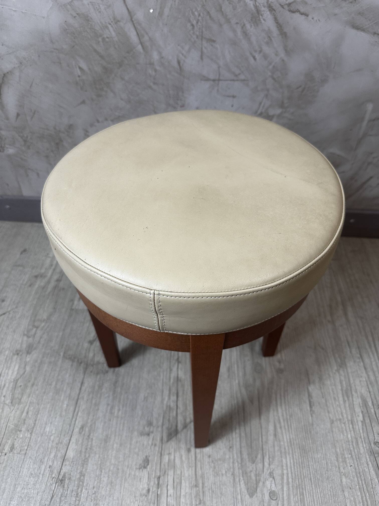 Tabouret tournant en cuir