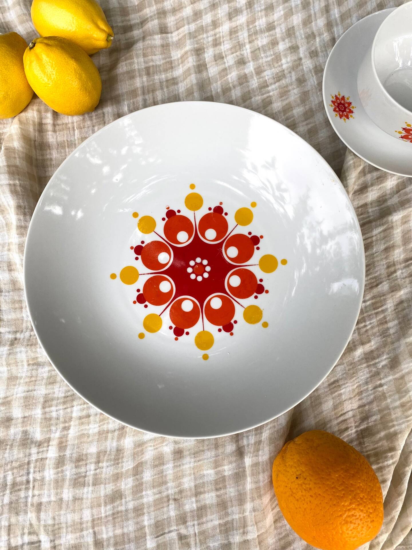 Hollow round plate duo and gravy boat in Winterling porcelain, 1970.