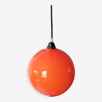 Suspension en opaline orange années 60