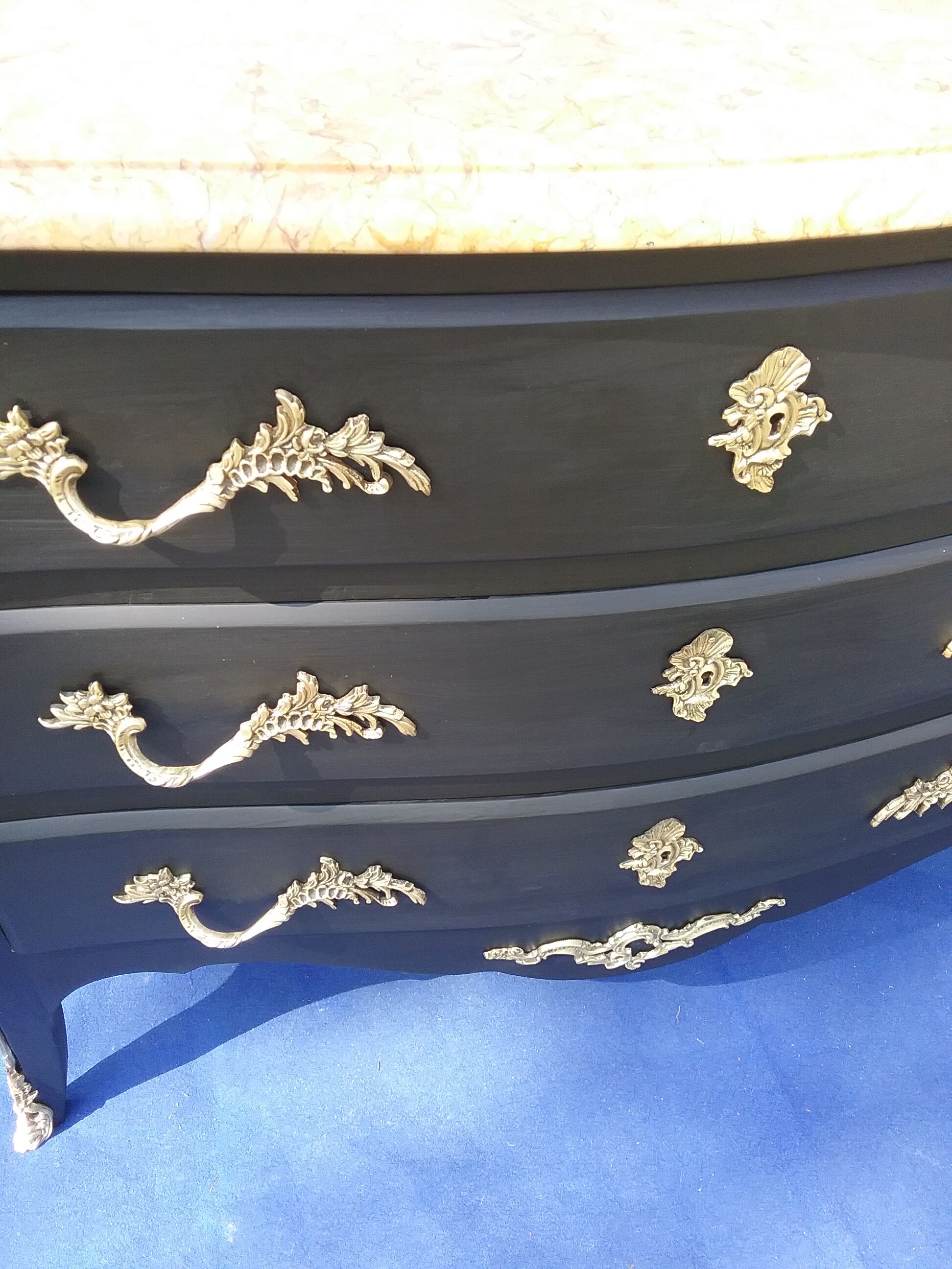 Black dresser style Louis XV