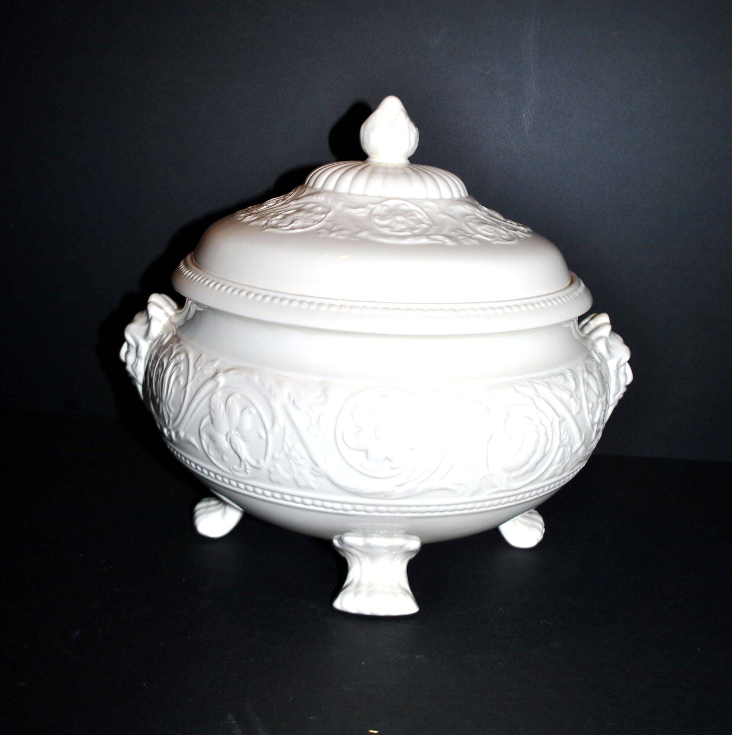 Rare Wedgwood "Patrician" molded opaque earthenware tureen, garland mascaron, England