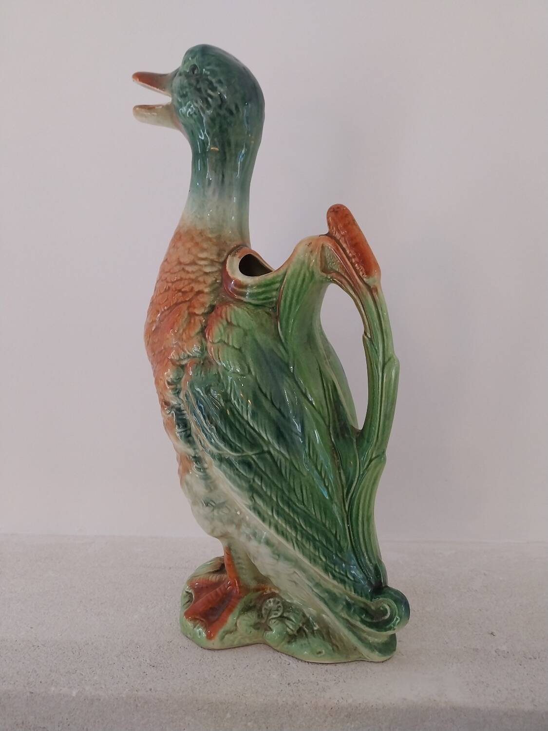 Water jug in slipware from the 1960s. Decorated with a coloured duck. Unmarked.