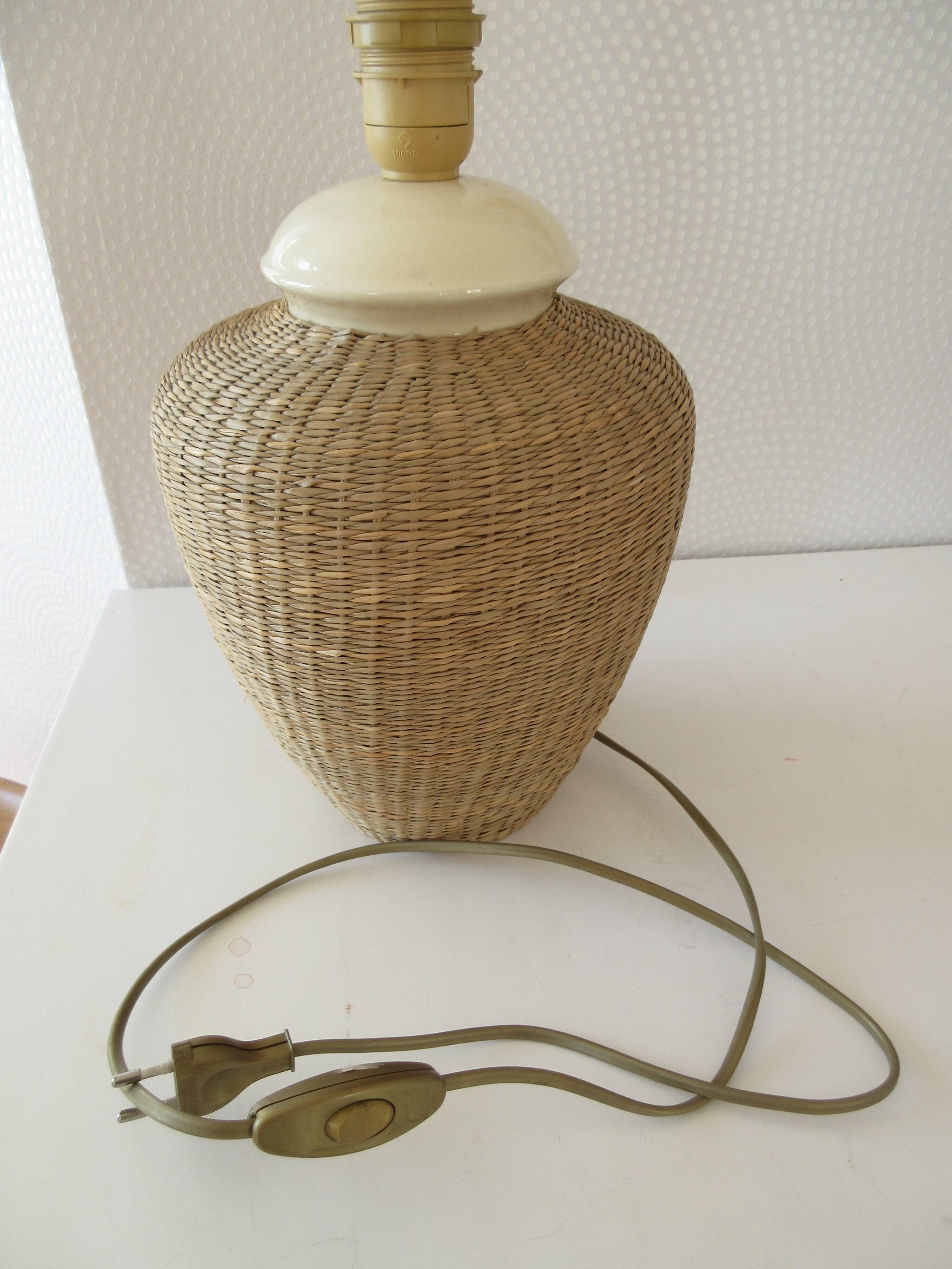 Ceramic lamp foot and vegetable fiber