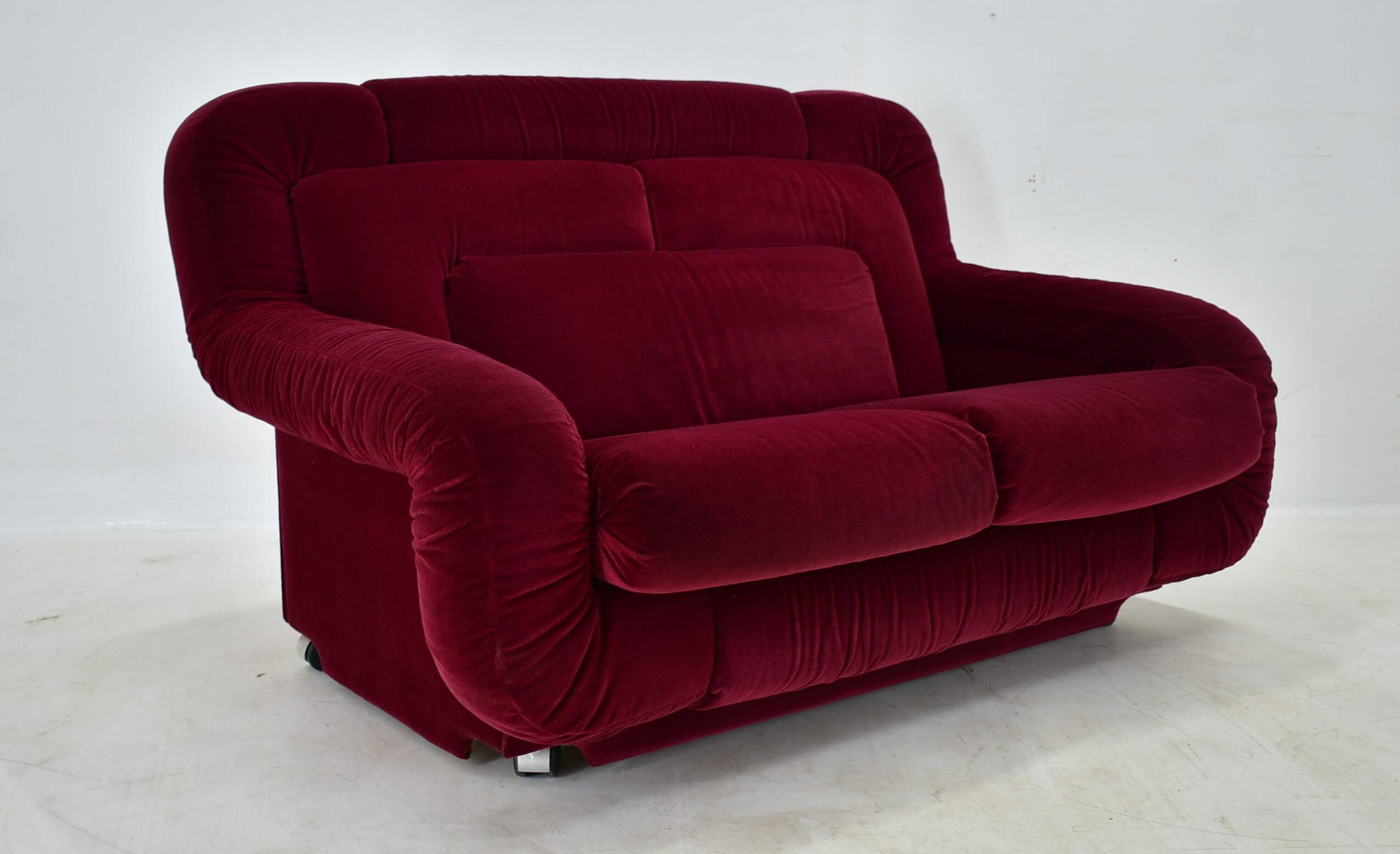 Two-seater canapé, rare from the 1970s, Italy.